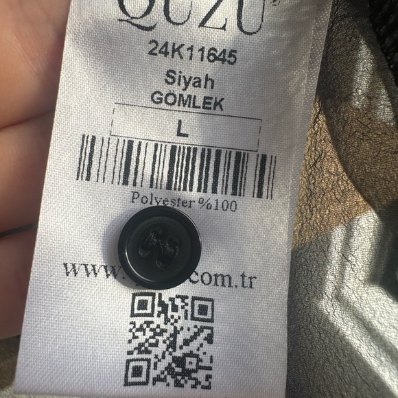 Quzu Sheet Black Button-up Crop - Picture 5 of 6